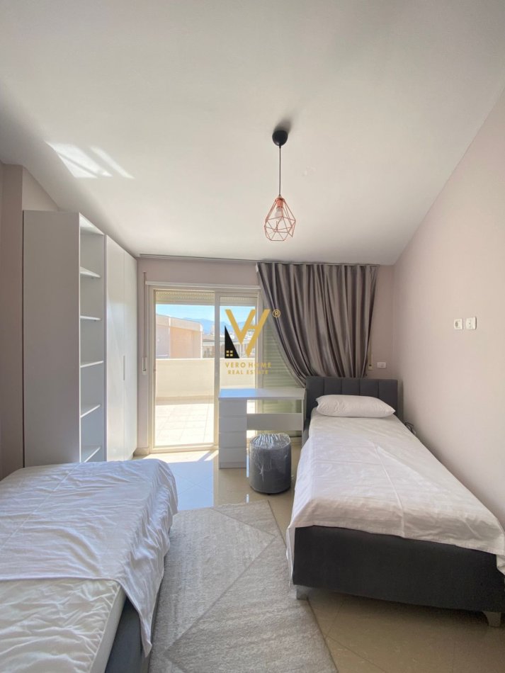 Tirane, jepet me qera apartament 2+1+Ballkon Kati 5, 210 m² 700 € (RRUGA PETI)