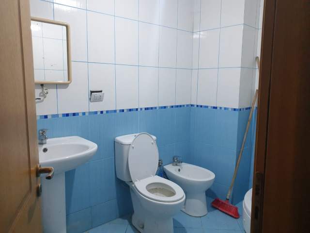 Tirane, jepet me qera 2+1+A+BLK Kati 2, 105 m² 35.000 Leke