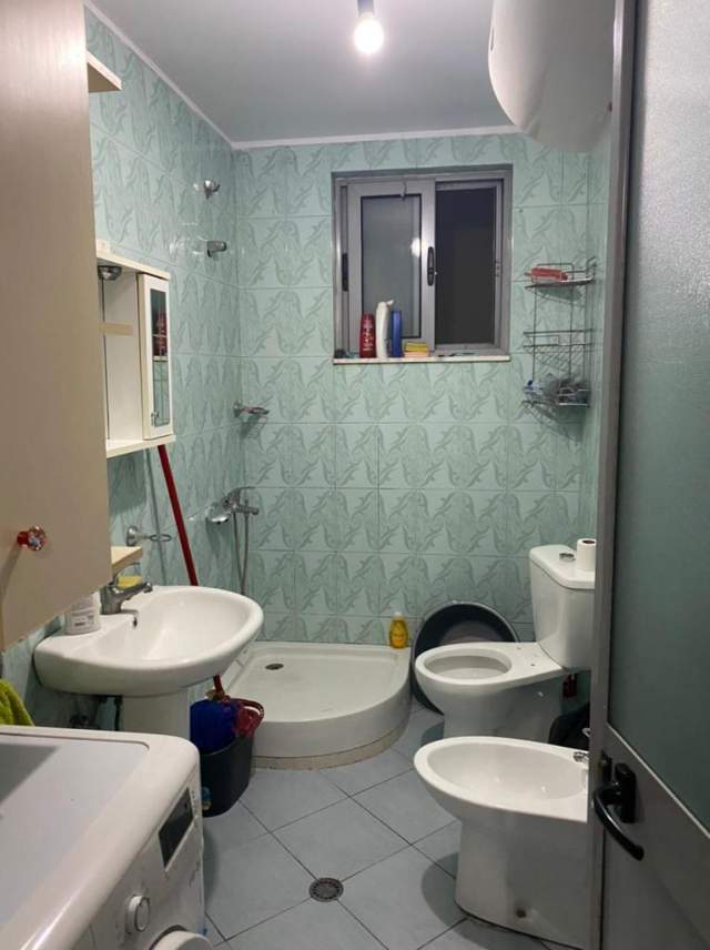 Tirane, shitet apartament 1+1+BLK Kati 4, 84.000 Euro (Pallati me shigjeta)
