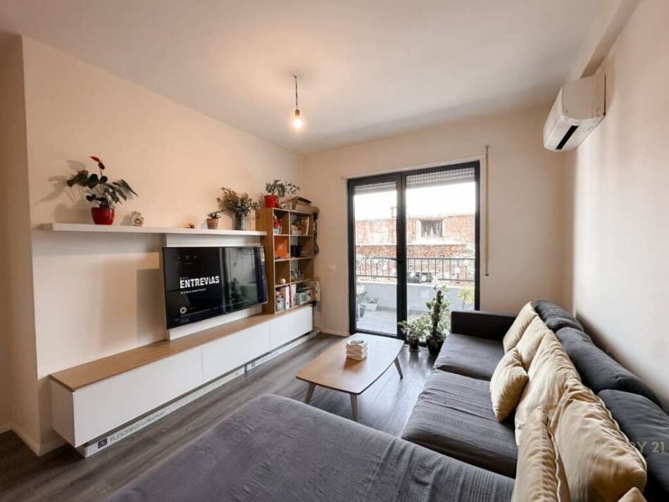 Tirane, shitet apartament 2+1+Ballkon Kati 2, 101 m² 198.000 € (perball UET-se ne Porcelan)