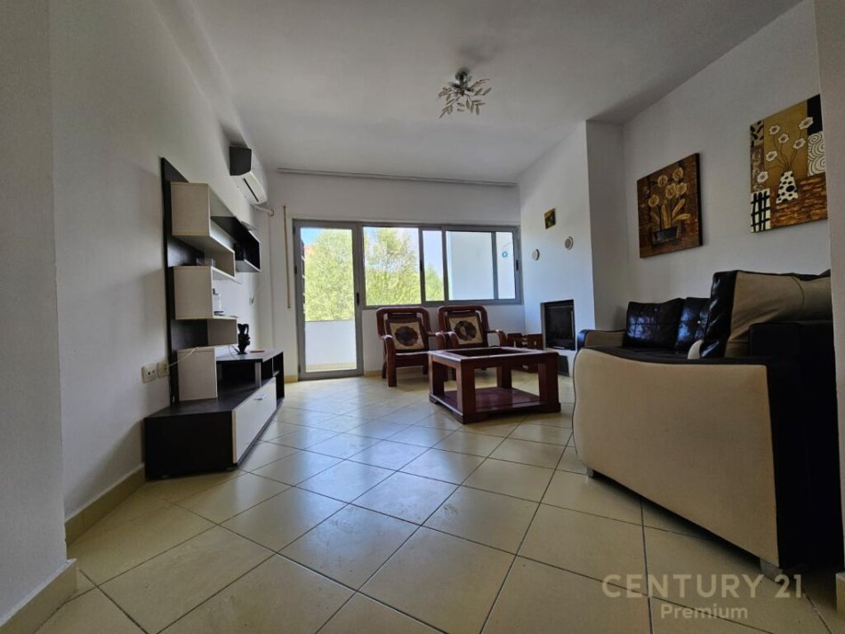 Tirane, jepet me qera apartament 2+1 Kati 2, 119 m² 400 € (ne zonen e Kopshtit Botanik)
