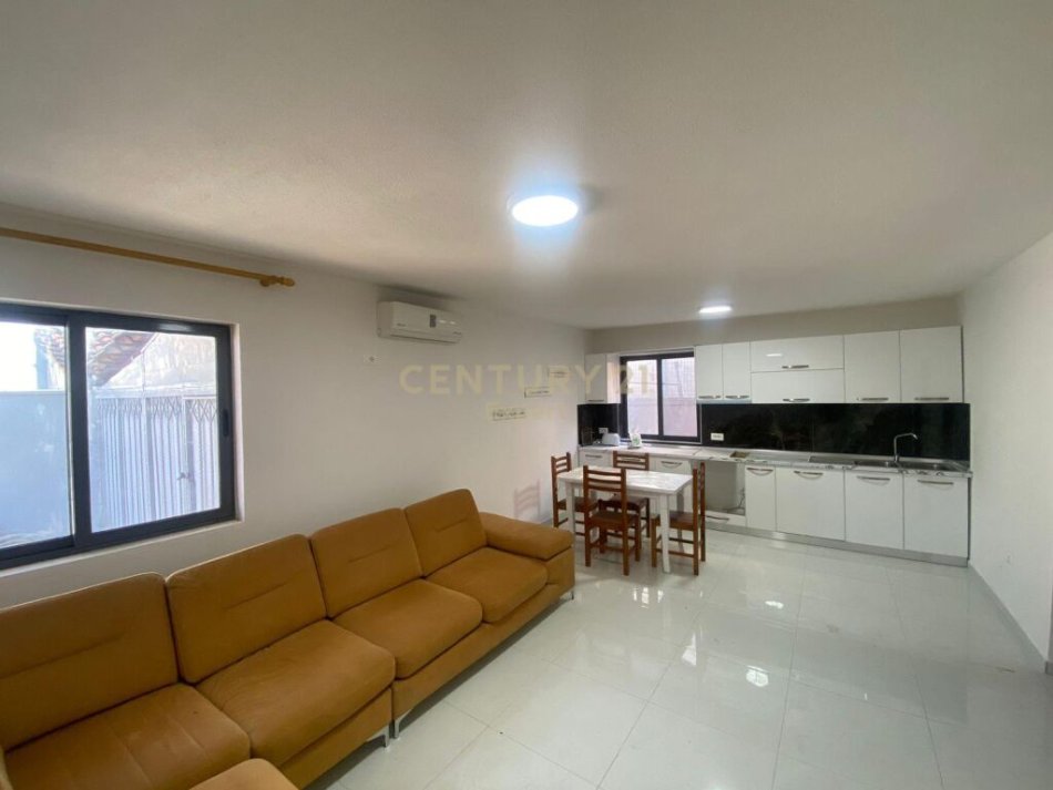Tirane, jepet me qera apartament 2+1 Kati 1, 400 Euro/muaj (prane Bulevardit te ri ,Rruga Osman Jonuzi)