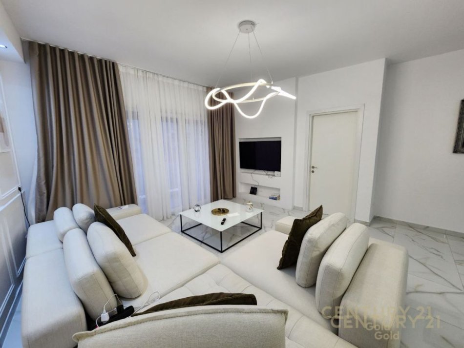 Tirane, shitet apartament 1+1 Kati 2, 80 m² 165.000 € (Rruga e Dibres, Vila Gold, prane Selvise)