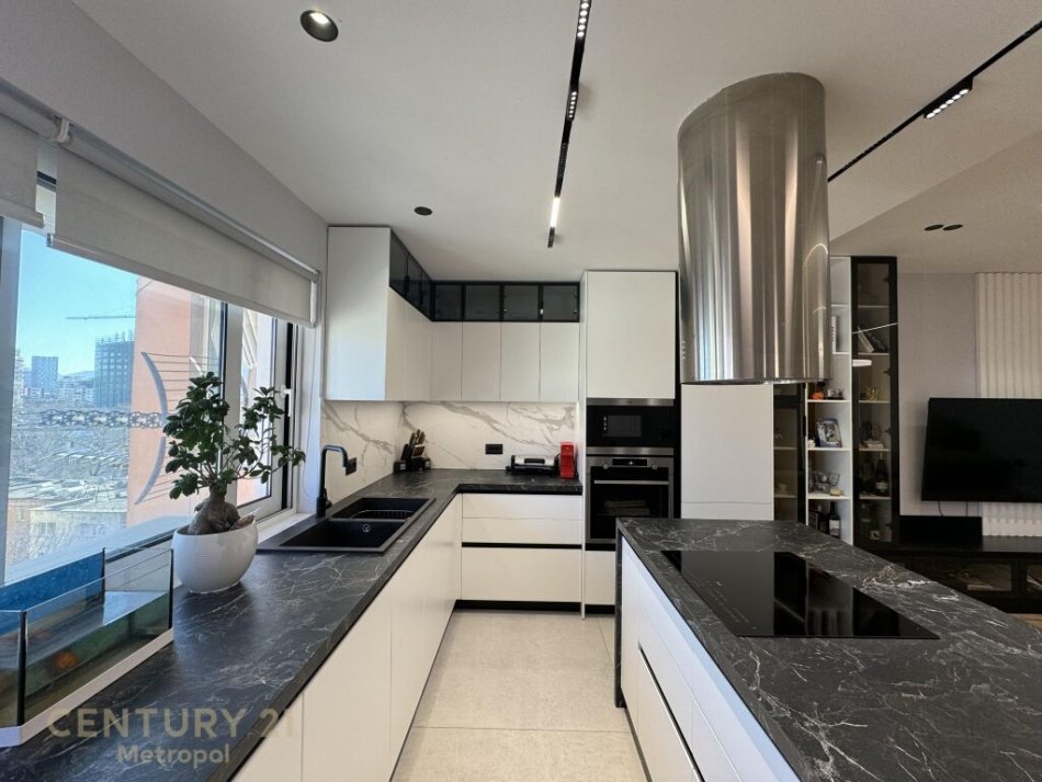 Tirane, shitet 2+1 Kati 9, 123 m² 290.000 € (apartament 2+1 me post parlkimi ne Myslym Shyri)