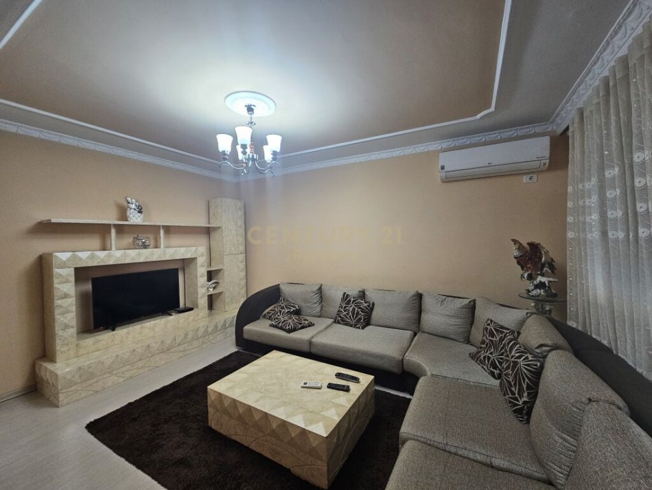 Tirane, shitet apartament 2+1+Ballkon Kati 4, 117 m² 170.000 € (Apartament 2+1 te rruga e Kavajes. Ish parku i autobuzave !)