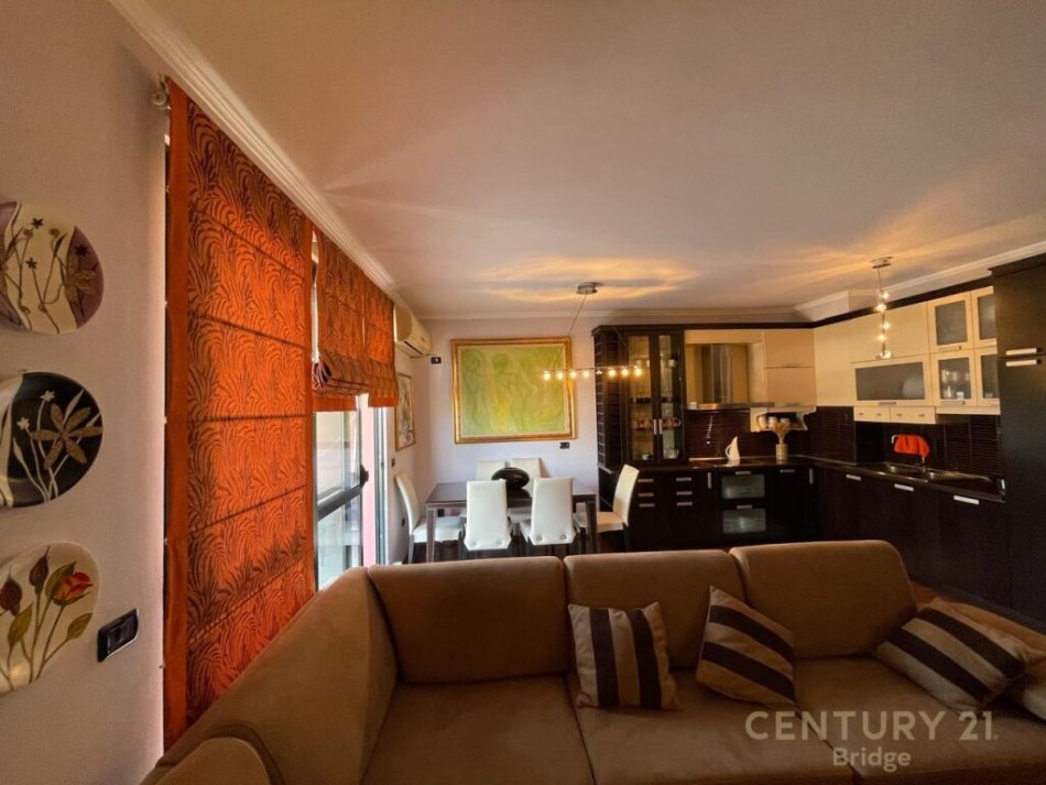 Tirane, shitet apartament 2+1+Ballkon , 107 m² 230.000 € (Apartament 2+1+2 për Shitje në zonen e 21 Dhjetorit, Tiranë)