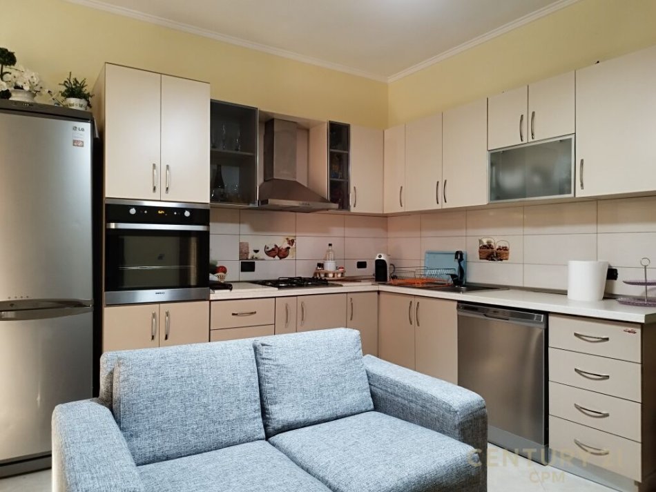 Tirane, shitet 2+1+Ballkon Kati 7, 96 m² 120.000 € (ne Astir)