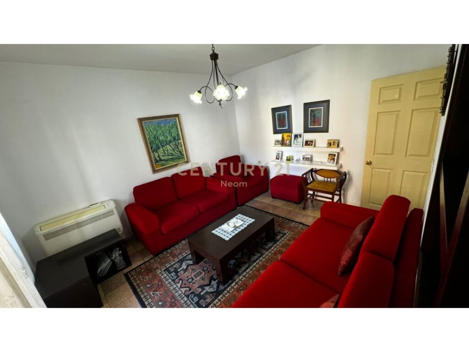 Tirane, shitet apartament Kati 3, 130.000 € (në Rrugën e Kavajës pranë Garden Building.)