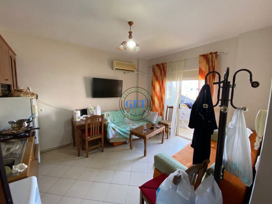 Durres, jepet me qera apartament 1+1+Ballkon Kati 4, 55 m² 230 € (Shkembi i Kavajes)