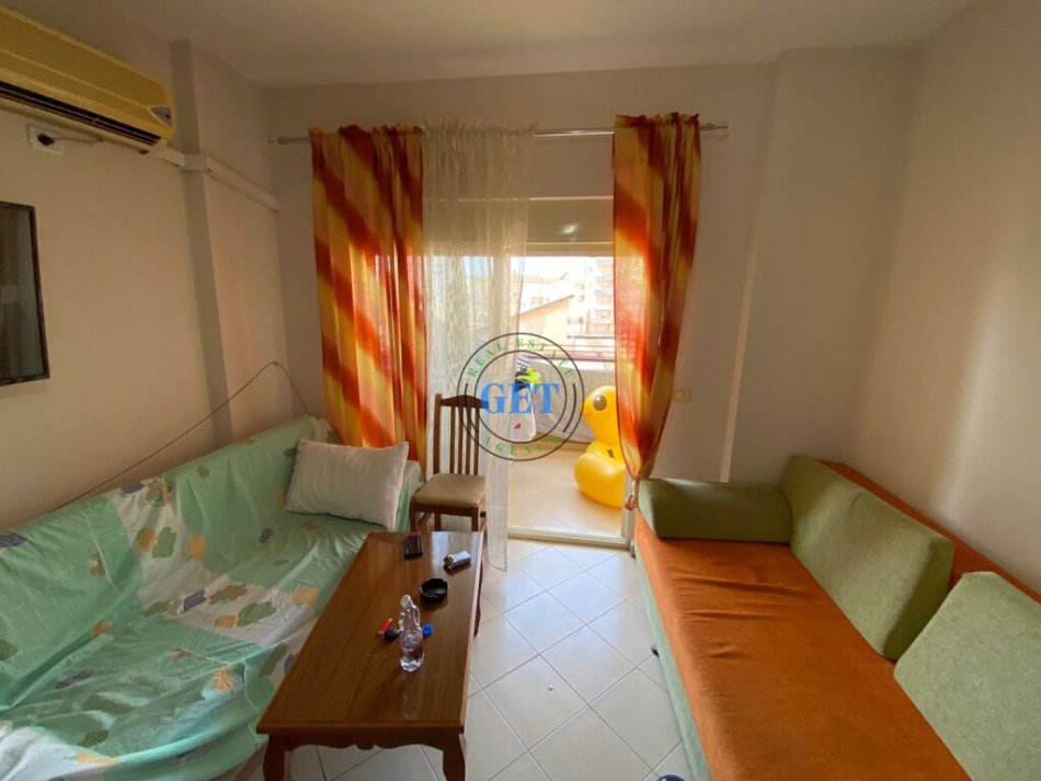 Durres, jepet me qera apartament 1+1+Ballkon Kati 4, 55 m² 230 € (Shkembi i Kavajes)