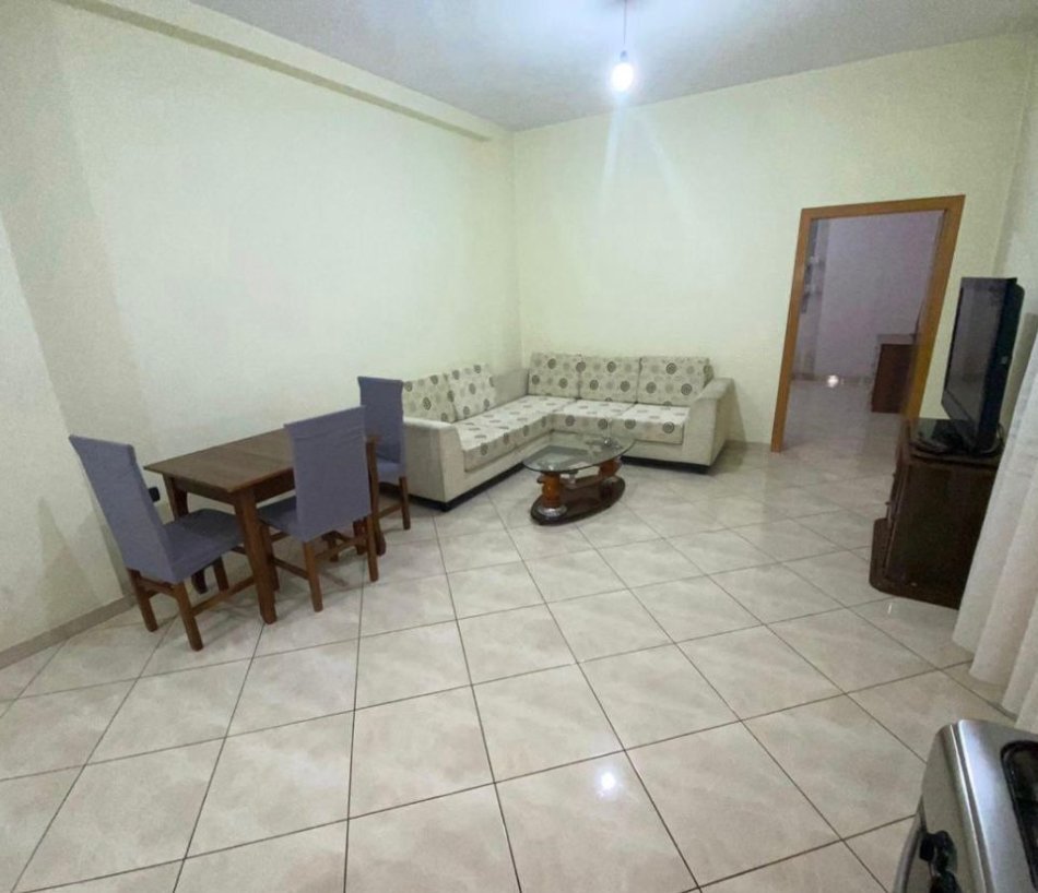 Tirane, jepet me qera apartament 1+1 Kati 3, 65 m² 350 € (Bulevardi i Ri)