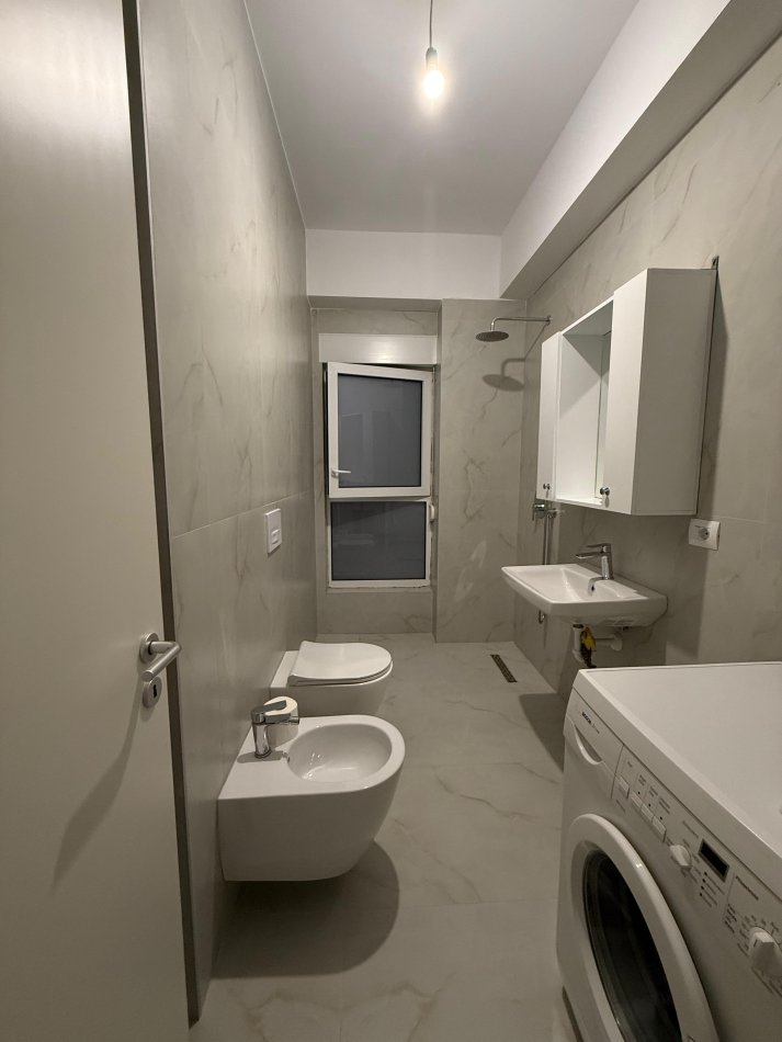 Tirane, jepet me qera apartament 1+1 Kati 6, 60 m² 400 € (Kompleksi Kaimi)