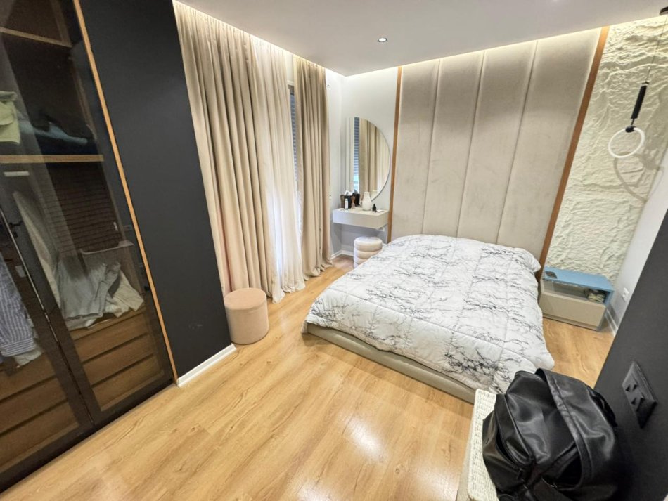Tirane, shitet apartament 1+1 Kati 3, 64 m² 160.000 € (rruga e dibres)