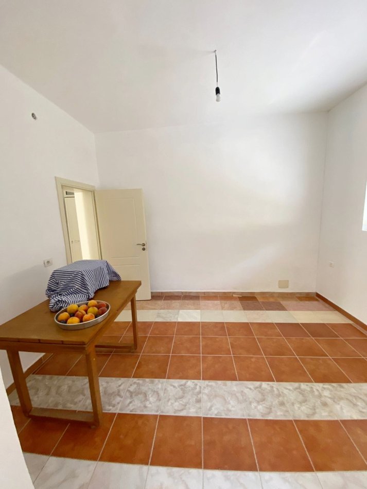 Kavaje, shitet shtepi 4+1+Aneks+Ballkon Kati 3, 238 m² 99.000 € (Afer me qendren ,Kavaje)