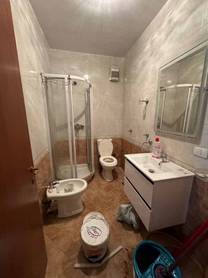Tirane, jepet me qera apartament 1+1 Kati 5, 55 m² 400 € (Don Bosco)
