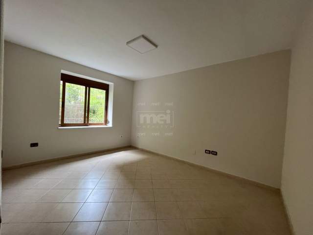 Tirane, jepet me qera zyre Kati 0, 65 m² 600 Euro (Qender)
