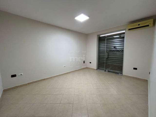Tirane, jepet me qera zyre Kati 0, 65 m² 600 Euro (Qender)