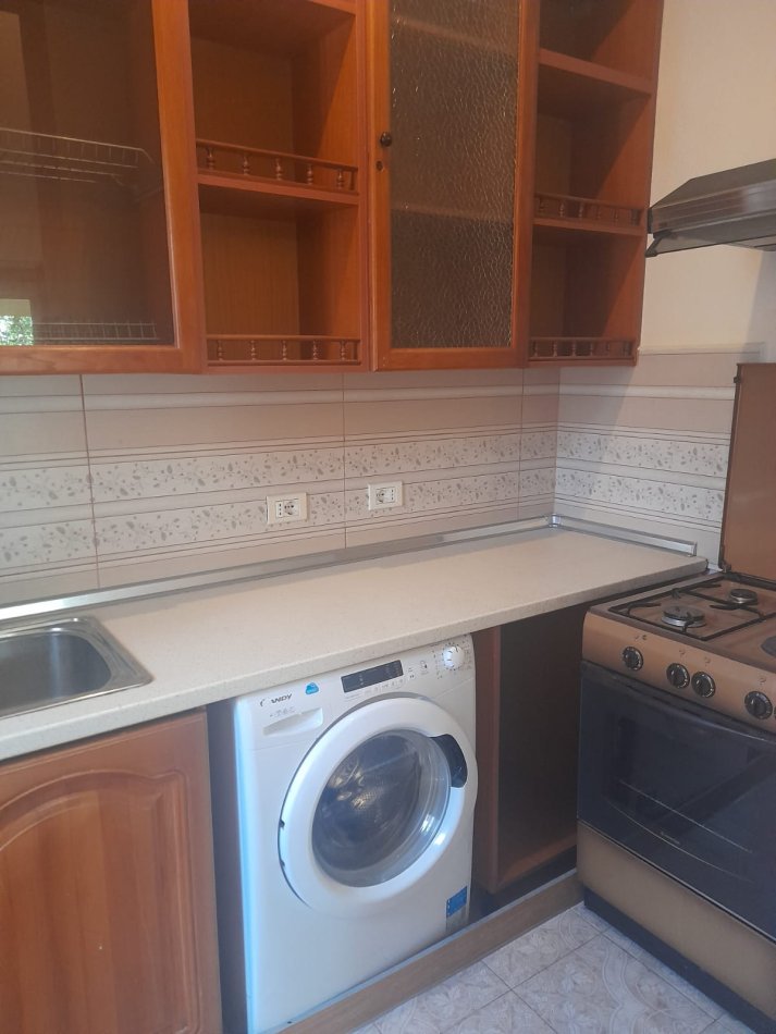 Tirane, jepet me qera apartament 2+1 Kati 3, 135 m² 550 € (Komuna e Parisit)