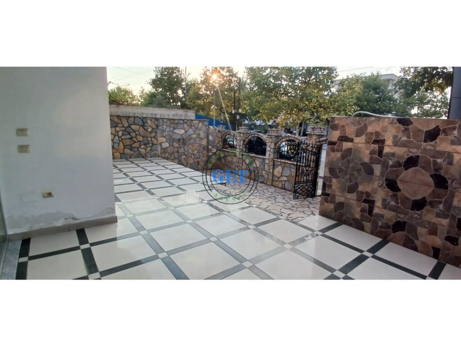 Durres, jepet me qera ambjent biznesi Kati 0, 40 m² 250 € (Ish Keneta, Durres)