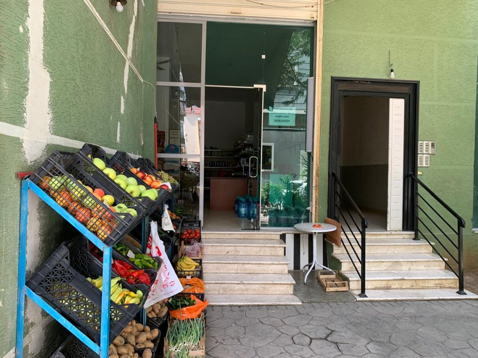 Tirane, shitet dyqan Kati 0, 62 m² 65.000 € (Fresk)