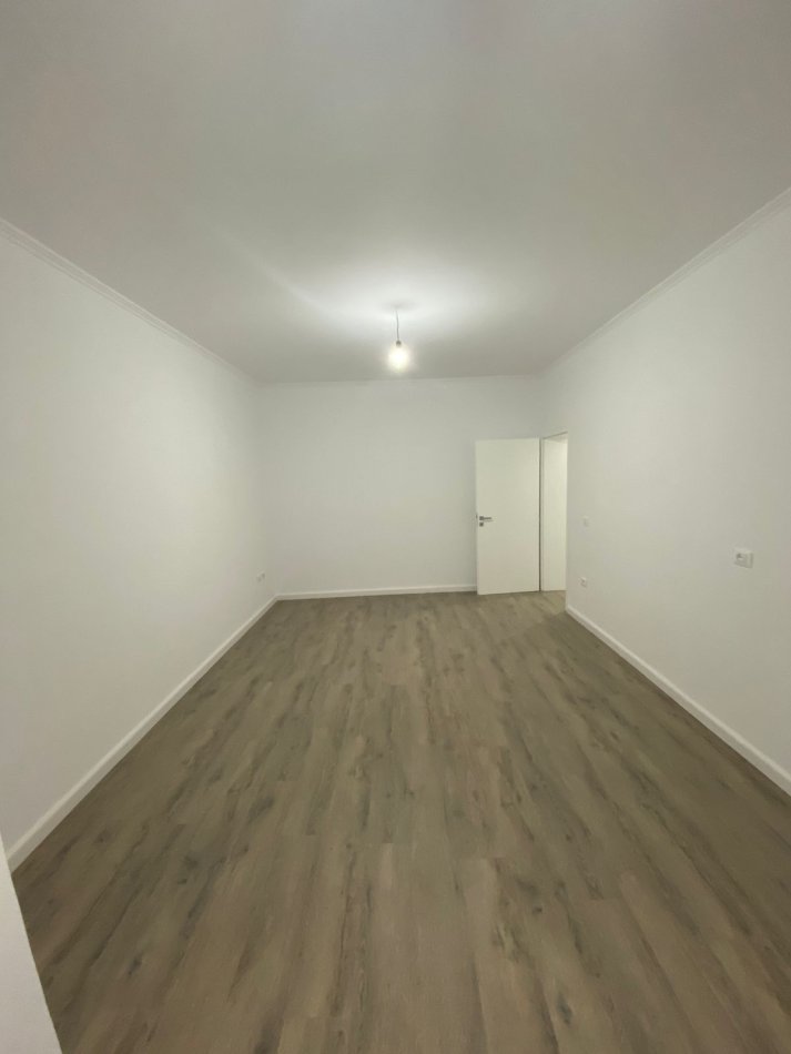Tirane, shitet apartament 2+1+Ballkon Kati 3, 72 m² 150.000 € (Rruga e Kavajes , prane Kadiu)