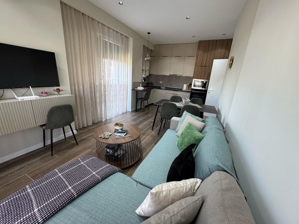 jepet me qera apartament 2+1 Kati 3, 90 m² 50.000 € (Ish Fusha e Aviacionit)