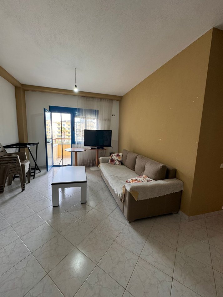 Durres, jepet me qera apartament 2+1 Kati 2, 90 m² 300 € (Golem)
