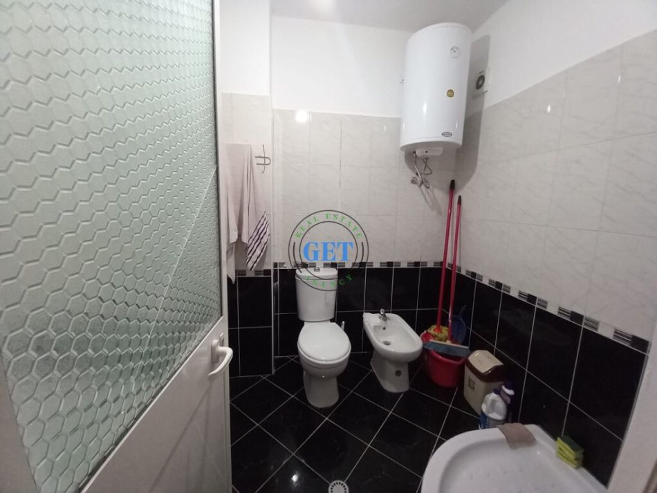 Durres, jepet me qera apartament 3+1+Ballkon Kati 8, 130 m² 450 € (UKD, Durres)