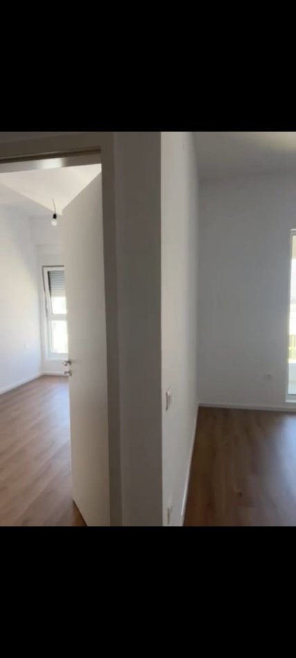 Tirane, jepet me qera apartament 1+1 Kati 7, 67 m² 330 € (Ali Demi)