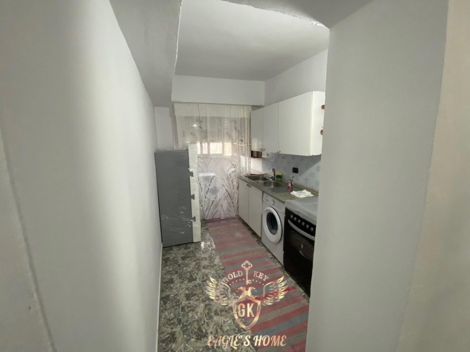 Qera 1+1 
•Mundesi Parkimi publik 
•  i mobiluar
• Ndertim egzistues, Kati 5 (fundit) Nuk ka ashensor
• Jepet per afatgjate
🏡Spitali Amerikan Durres🏡
• 240€ Muaji✅
WEB LINK : https://goldkeyrealestate.al/sq/DetajetePron%C3%ABs/15478611
Post Nr : 15478611
________________________________________
PE