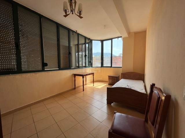 Tirane, jepet me qera apartament 2+1+BLK Kati 4, 100 m² 250 Euro (Xhamia e Tabakeve)