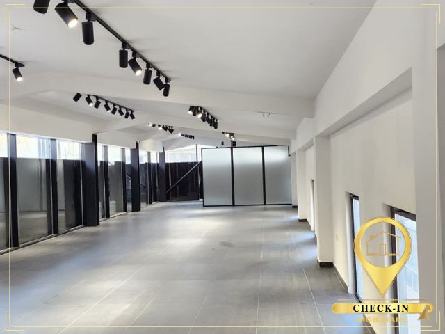 Tirane, jepet me qera ambjent biznesi Kati 0, 350 m² 5.000 € (21 Dhjetori)