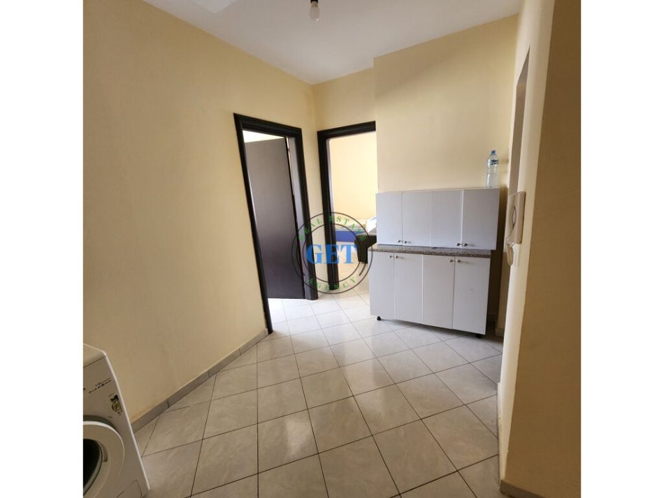 Durres, jepet me qera apartament 2+1+Ballkon Kati 7, 100 m² 300 € (Kopshti &quot;Sotir Noka&quot;, Durres)