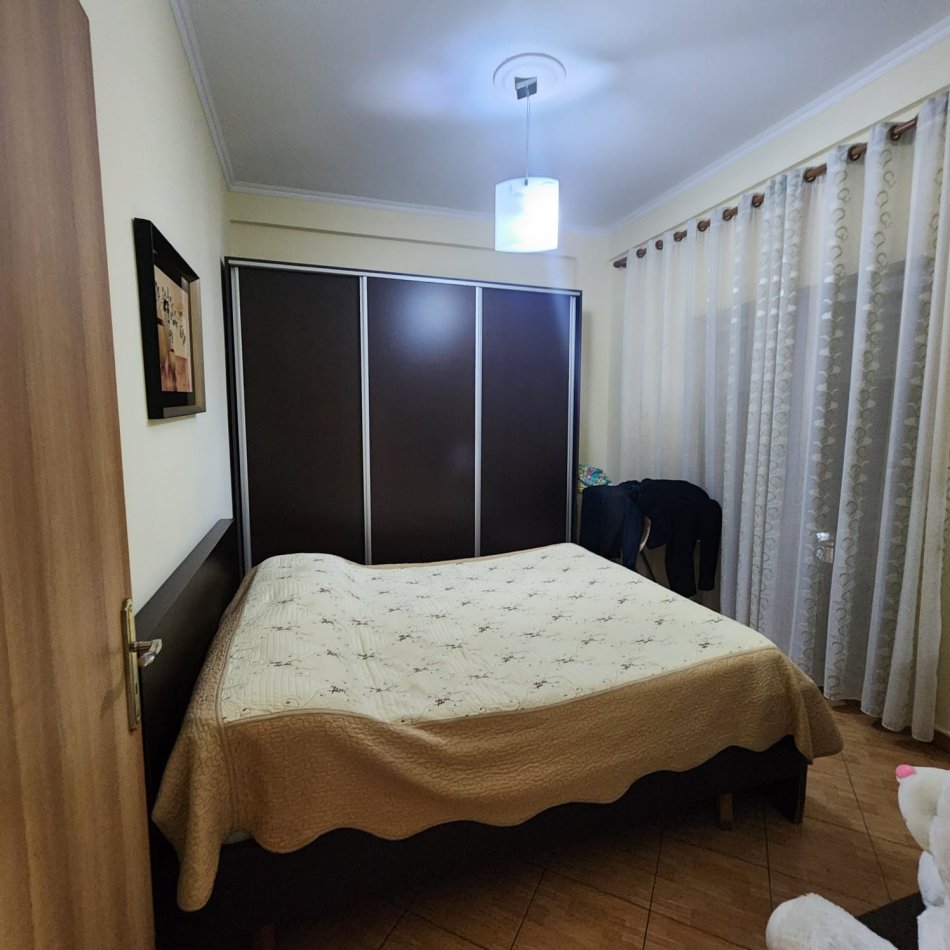 Tirane, jepet me qera apartament 2+1 Kati 3, 92 m² 600 €