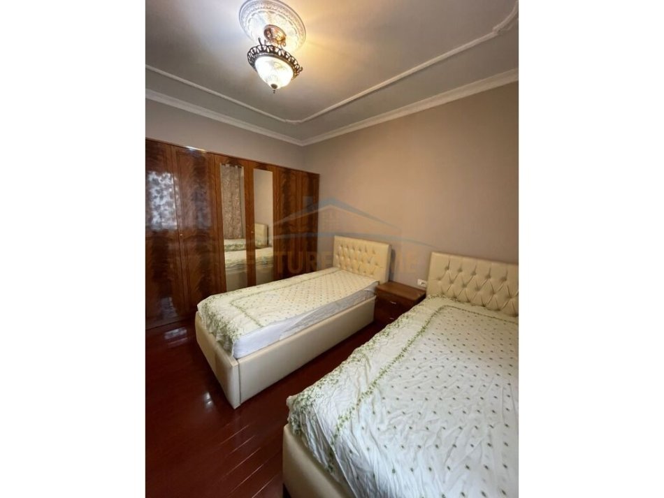 Tirane, jepet me qera apartament 2+1+Aneks+Ballkon Kati 3, 91 m² 1.000 € (Bllok)