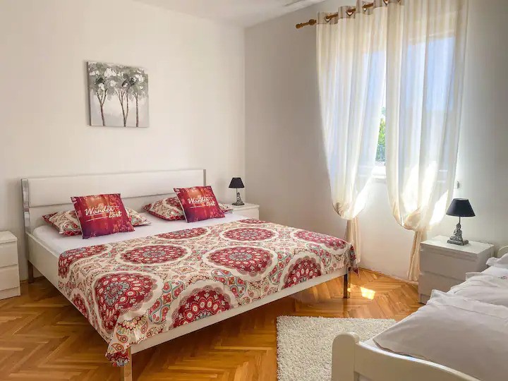 Tirane, jepet me qera apartament 1+1+Ballkon Kati 2, 60 m² 500 € (bill klinton)