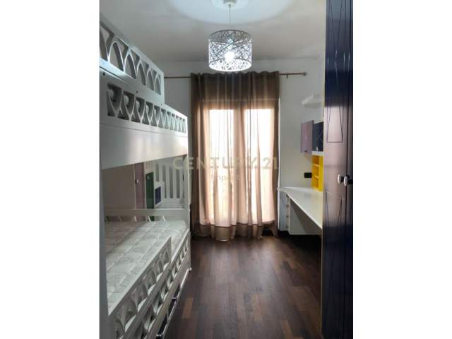 Tirane, jepet me qera apartament duplex 2+1+BLK Kati 9, 123 m² 1.100 Euro (Rruga Kajo Karafili Tirana, Albania)