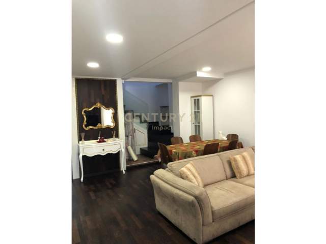 Tirane, jepet me qera apartament duplex 2+1+BLK Kati 9, 123 m² 1.100 Euro (Rruga Kajo Karafili Tirana, Albania)