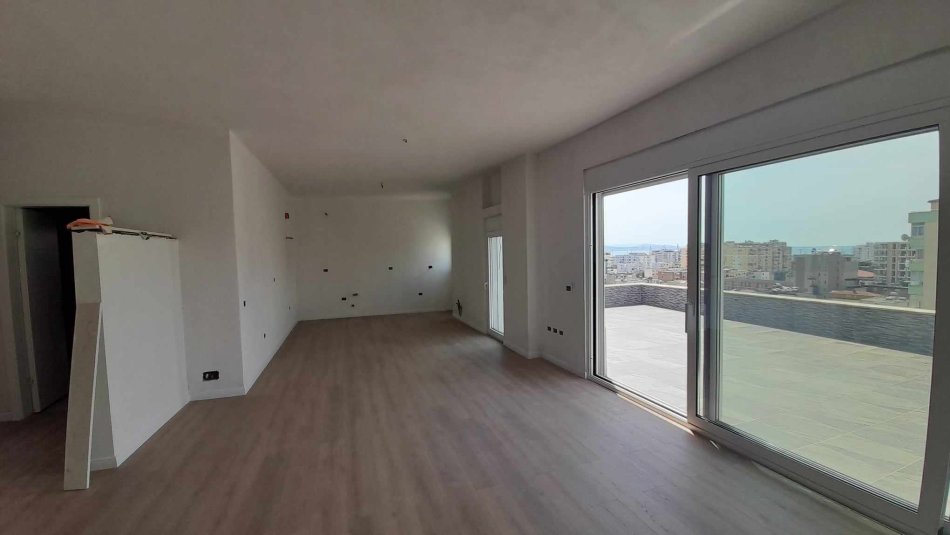 Durres, shes apartament 2+1 Kati 8, 200.000 € (Durres)
