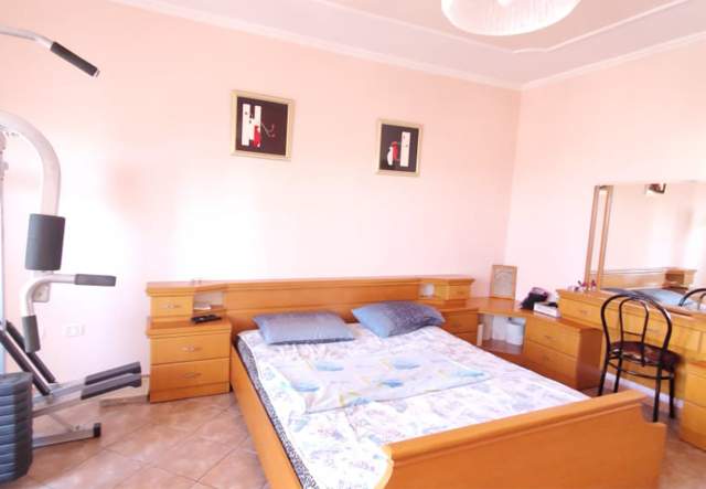Tirane, shitet apartament 163 m² 180.000 Euro