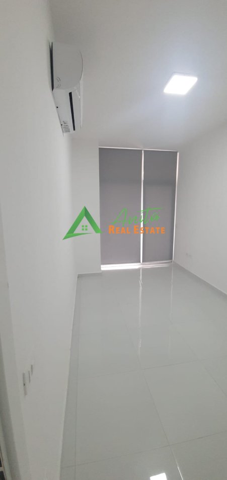 Tirane, jepet me qera apartament 1+1+Ballkon Kati 2, 105 m² 850 € (Komuna e Parisit)