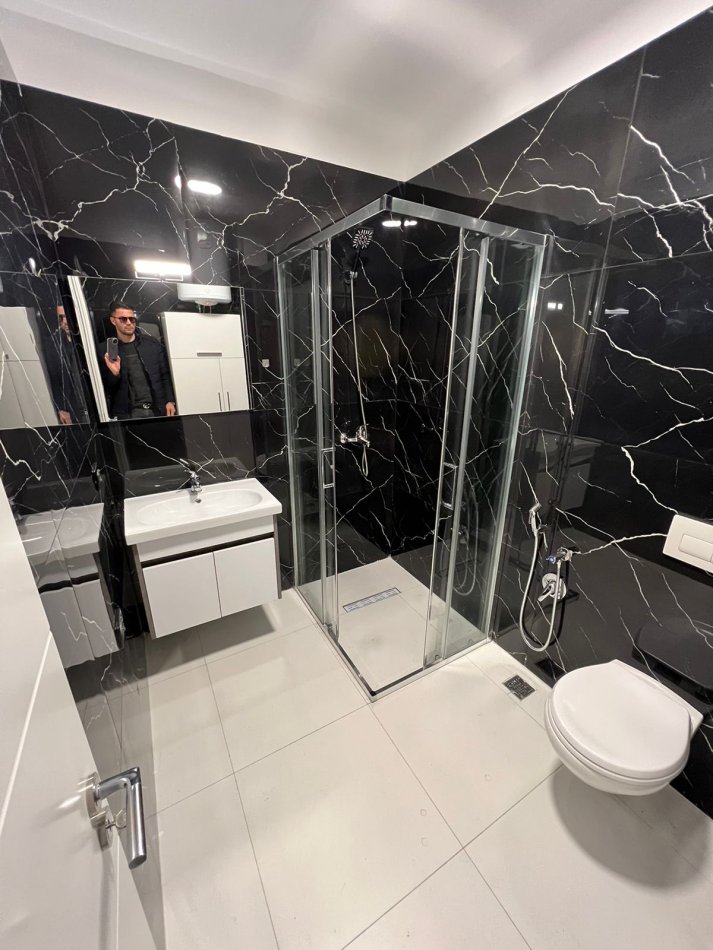 Tirane, jepet me qera apartament 1+1 Kati 11, 70 m² 700 € (komuna e parisit)
