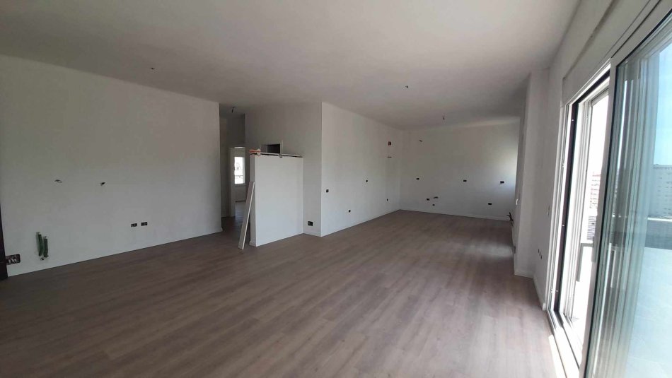 Durres, shes apartament 2+1 Kati 8, 200.000 € (Durres)