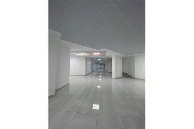 Tirane, jepet me qera ambjent biznesi Kati 0, 500 m² 1.300 Euro (Rruga Muhamet Deliu)