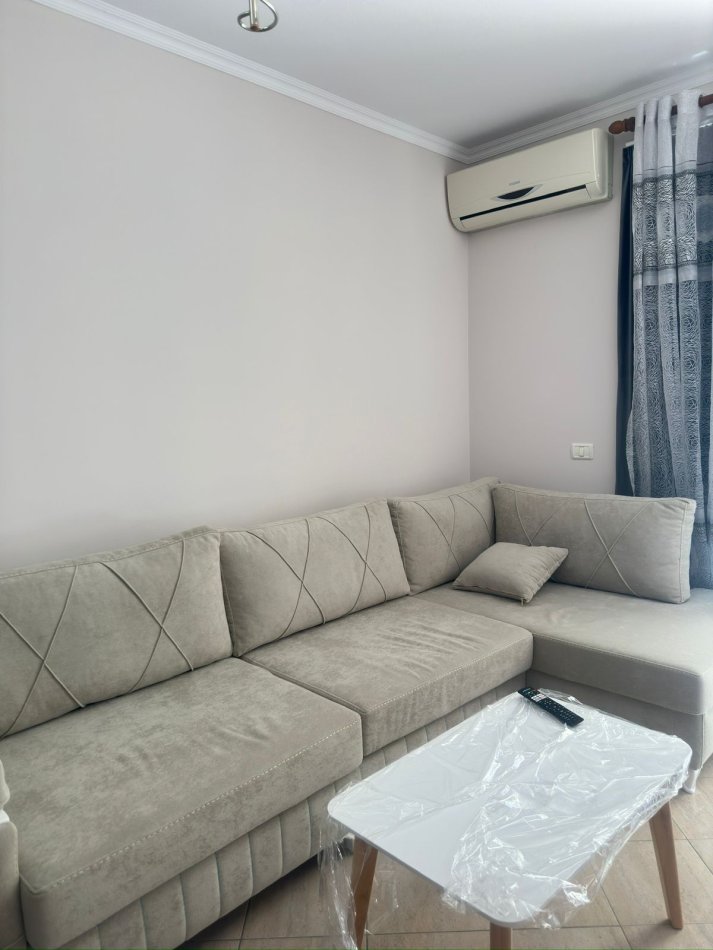 Tirane, jepet me qera apartament 1+1+Ballkon Kati 4, 69 m² 650 € 