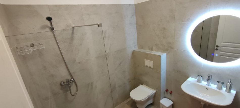 Tirane, jepet me qera apartament 1+1 Kati 5, 100 m² 600 € 