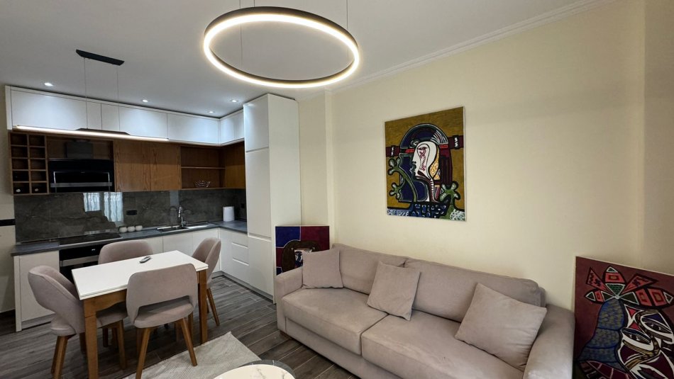 Tirane, jepet me qera 1+1 Kati 2, 78 m² 750 € (Teg)