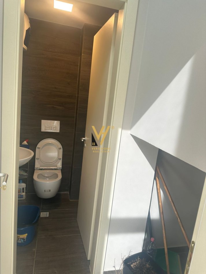 Tirane, jepet me qera zyre Kati 0, 40 m² 500 € (RRUGA E BARRIKADAVE)