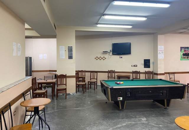 Elbasan, jepet me qera ambjent biznesi 130 m² 40.000 Leke