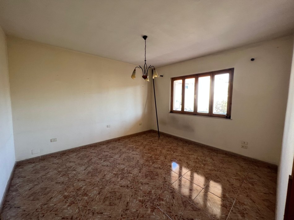 Tirane, jepet me qera Vile 4+1+Aneks+Ballkon Kati 1, 300 m² 2.300 € (allias)